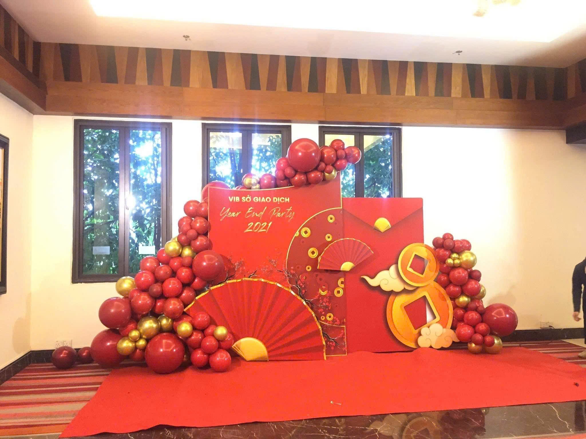 Trang trí Tết 2027 ở Lê Văn Lương, Hà Nội